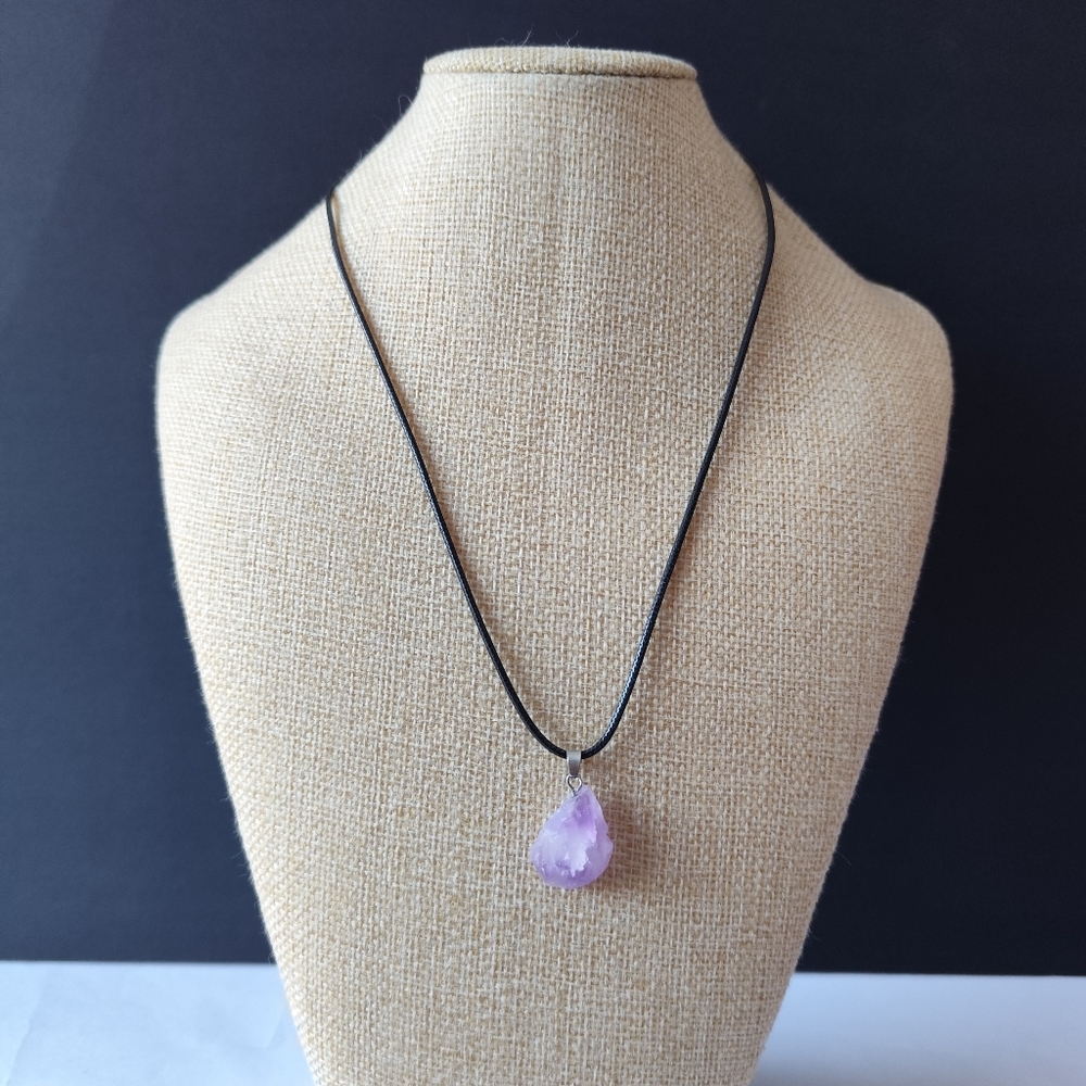 3/$30💜Raw Amethyst Crystal Necklace